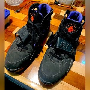 Nike hurache black n purple worn very lightly sz 10.5